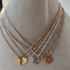 Inspire Jewelry Acier inoxydable plaqué or MEILLEURS AMIS Ternish Free Gold Silver Rose-Gold Set of two half heart Word Necklace - Product Image 2