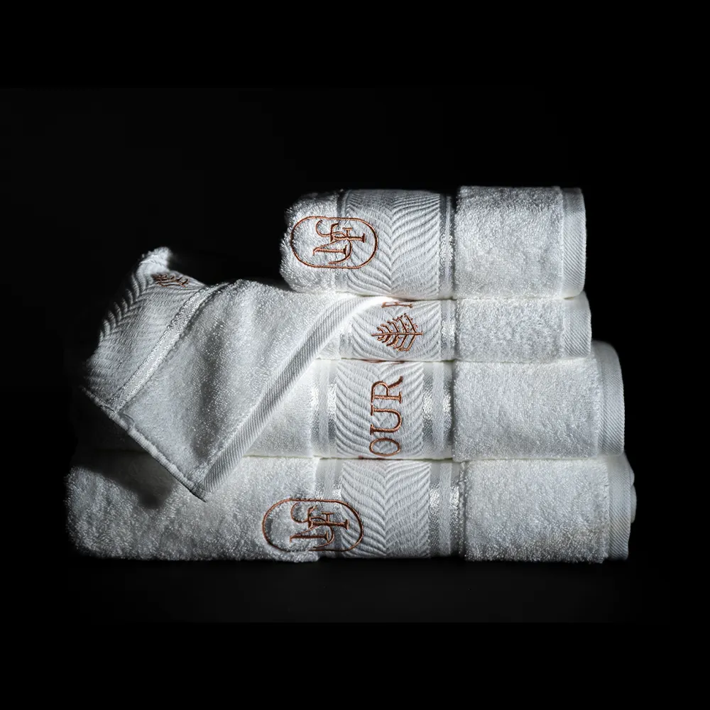 豪華な5つ星ホテル綿100% テリー織り刺繍ロゴバスタオルセットカスタムスーパーソフトハンドスクエアタオル