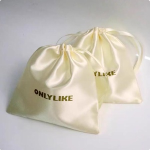 Vente en gros de pochettes en satin de soie avec cordon de serrage pour accessoires de bijoux, personnalisables avec logo, écologiques et durables, sacs cadeaux - Product Image 1