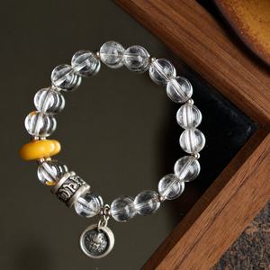 Bracelet extensible en perles d'ambre blanc cristal naturel avec accent décoratif pour femme - Fournisseur en gros de bijoux - Product Image 4