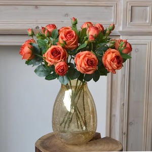 Vente en gros de magnifiques bouquets de roses artificielles en soie, 5 têtes, 32 cm, couleur champagne, avec tige, pour mariage - Product Image 1
