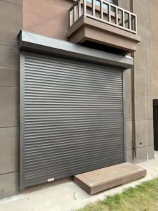 Portes de <span class=keywords><strong>garage</strong></span> télécommandées, <span class=keywords><strong>porte</strong></span> de <span class=keywords><strong>garage</strong></span> électrique à enroulement, <span class=keywords><strong>porte</strong></span> de <span class=keywords><strong>garage</strong></span> enroulable en alliage d'aluminium, fabriquée en Chine - Product Image 1