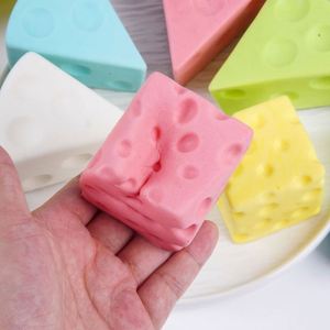 Nouveau Jouet Sensoriel Squishy Mini Bloc de Fromage 2026 – Jouet Anti-Stress Souple et Rétractable pour Enfants - Product Image 4