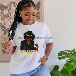 Adesivo Termotrasferibile DTF Lavabile con Affermazioni Positive Cristiane: Ragazza Africana che Prega e Ama Dio, Pronto da Applicare su Vestiti - Product Image 3