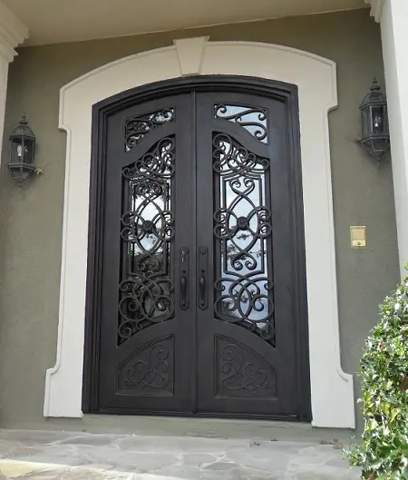 Portes en fer forgé de porte d'entrée avant simple en acier sur mesure avec panneau en verre trempé