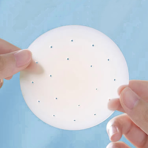 Pezón de silicona súper pegajoso acolchado diseño perforado cubierta de pezón de silicona sin adhesivo agujero transpirable accesorios íntimos - Product Image 2