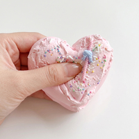 Jouet Squishy en Silicone Ours Kawaii en Forme de Gâteau Cœur, à Remontée Lente, Anti-Stress, Jouets à Presser, Vente en Gros OEM, Cadeau Promotionnel