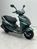 Scooter Urbain Yamaha Cygnus 125cc EFI SharpFace Sport StepThrough Économe en Carburant pour Trajets Urbains