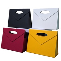 Boîte cadeau triangulaire bordeaux avec anse pliable rigide couvercle rabattable pour cosmétiques parfum bijoux gros