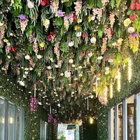 Vente en gros de fleurs artificielles de haute qualité Décoration de plafond simulé Ornement végétal de qualité Plante verte Plafond suspendu