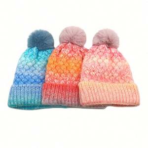 Bonnet femme tendance ombré avec pompon, doublure polaire épaisse, chaud pour l'hiver, vente chaude - Product Image 1