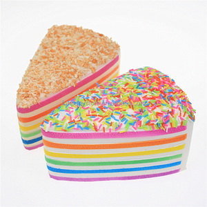 Jouets anti-stress en caoutchouc en forme de gâteau triangulaire, à remontée lente, jouet souple en forme de gâteau à étages pour enfants, vente en gros - Product Image 3