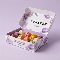 Emballage de macarons et gâteaux personnalisé avec logo imprimé, effet holographique en relief, finition mate, matériaux recyclés, respectueux de l'environnement, haute qualité
