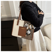 Nouveaux sacs fourre-tout pour femme automne 2024, sacs à main en cuir PU avec coutures colorées, style coréen, grands sacs avec foulard