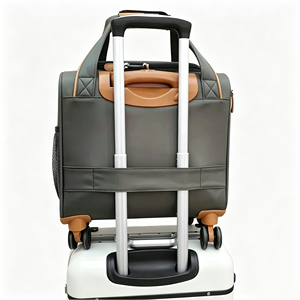 Valise de <span class=keywords><strong>cabine</strong></span> <span class=keywords><strong>ultra</strong></span>-légère de 20 pouces en tissu Oxford, approuvée par les compagnies aériennes, avec poignée souple pour les courts séjours - Product Image 3