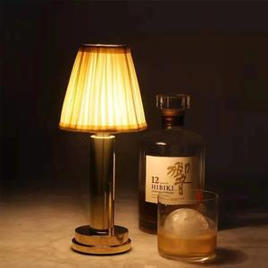 Nueva Lámpara de Mesa LED Creativa de Estilo Nórdico Moderno, Lámpara de Noche Recargable por USB, Lámpara Decorativa para Bar, Restaurante, Cafetería, Luces de Ambiente - Product Image 2