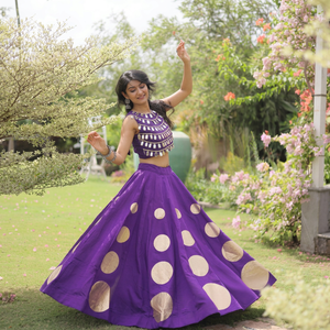 Lehenga Choli de Seda Morada, Vestido Étnico Tradicional Indio para Bodas, Navratri y Fiestas, para Mujer - Product Image 1