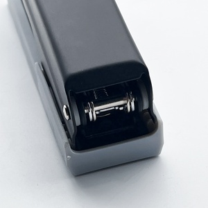 Bán Buôn Nhà Máy 25 Tấm Văn Phòng Sử Dụng Cuốn Sách <span class=keywords><strong>Stapler</strong></span> Giấy Biểu Tượng Tùy Chỉnh Kích Thước Trung Bình engraradora Ràng Buộc Của Nhãn Hiệu Đầy Đủ Dải Kim Loại - Product Image 6