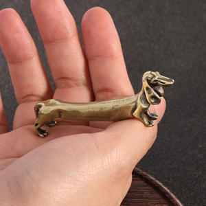 Decorazione Tradizionale in Rame Massiccio a Forma di Bassotto, Artigianato in Fusione dello Zodiaco Canino - Product Image 2