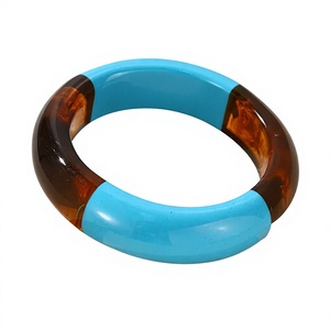 Juego de 3 Brazaletes de Resina Elegantes y Bonitos, en Rosa, Verde y Blanco, de Alta Calidad, Coloridos, Acrílicos, Joyería de Moda para Mujer - Product Image 6