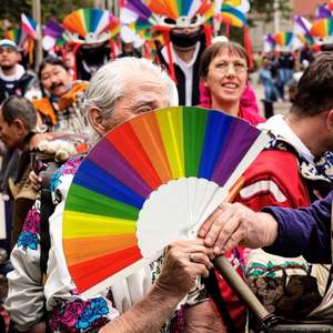 Éventail pliant en plastique de 23 cm, style floral espagnol, avec logo personnalisé imprimé, artisanat en bambou de qualité pour mariages et cadeaux d'entreprise - Product Image 2