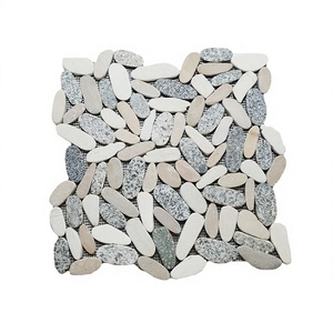 Galets de pierre naturelle décoratifs (tranches blanches et brunes marbrées) pour la décoration extérieure et de jardin moderne, aménagement paysager commercial - Product Image 1