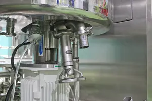 200L Otomatis Multifungsi Kontrol PLC Vakum Homogen Susu Tubuh, Mesin Pengembara Produksi Krim Tangan