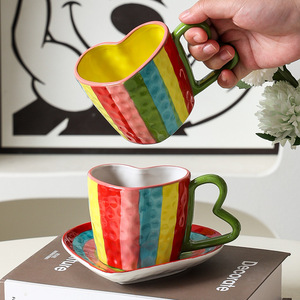 Juego de Tazas de Té con Forma de Corazón, Pintadas a Mano con Colores Arcoíris, Taza de Café de Cerámica con Plato - Product Image 2