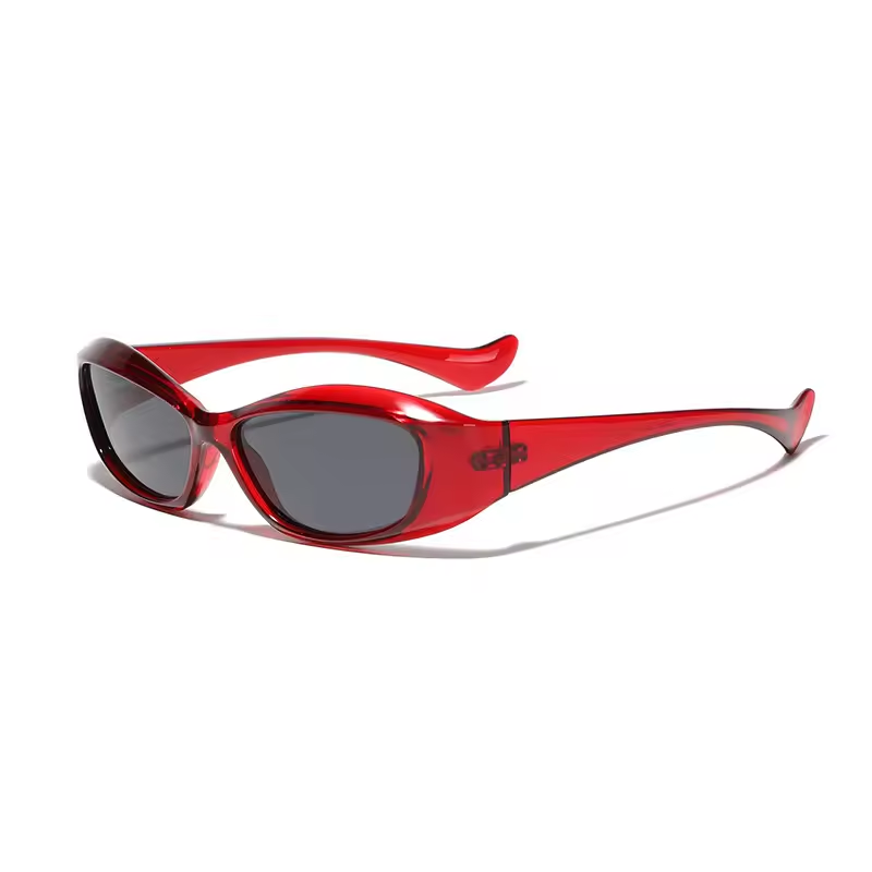 Monture rouge avec verres noirs