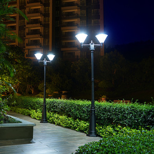 Lampadaire de jardin extérieur en laiton à double tête avec abat-jour en verre, lumière LED blanc chaud IP65 2700K AC 220V, capteur de mouvement, alimenté par énergie solaire - Product Image 6