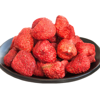 Zoete Gevriesdroogde Hele Aardbeien Rauwe Yoghurt Fruit Snacks Met Gebakken Sneeuw Knapperige Smaak Gedroogde Vruchten Productcategorie