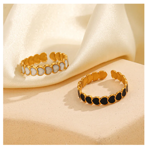 Vente en gros de bagues ouvertes asymétriques pour femmes Style IG Grille Fleur Incrustation de zircon en acier inoxydable 304 Plaqué or 18 carats Outrun Weddings - Product Image 3