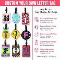 Étiquette de bagage personnalisée en gros pour l'art, lettres de l'alphabet A-Z, en PVC ultra-léger, anti-perte, pour sac de voyage, avec logo OEM, cadeau coloré