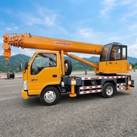 Grue montée sur camion ISUZU de 8 tonnes avec certification CE et stabilisateurs hydrauliques renforcés 4+1 pour la construction