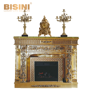 Cheminée de style baroque royal impérial de luxe avec feuillage doré et cartouches historiques ornées - Product Image 1