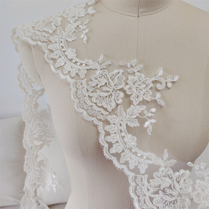 Dentelle brodée blanc cassé 0,9 m par yard pour décorations de vêtements de mariée - Product Image 4