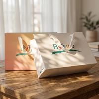 Sacs en papier kraft écologiques recyclables noirs avec poignées en corde de coton pour l'emballage alimentaire et vestimentaire et le shopping