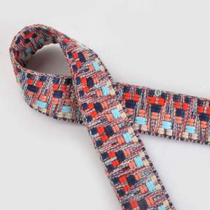 ริบบิ้นตกแต่งลายชาติพันธุ์แบบแจ็คการ์ดหน้าเดียว ขนาด 3 ซม. เป็นมิตรกับสิ่งแวดล้อม ผลิตจากโพลีเอสเตอร์ 100% พร้อมโลโก้สั่งทำสีสันสดใส สำหรับสายสะพายกีตาร์และเคส - Product Image 4