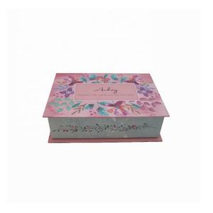 Экологичная подарочная коробка для шоколада в форме книги с индивидуальным дизайном, розовым цветочным узором и разделителем - Product Image 6