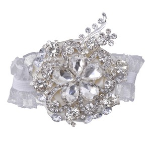 Corsage de diamantes de imitación para muñeca, flor de mano con diamantes completos para damas de honor, hermanas, boda, novia y novio - Product Image 4
