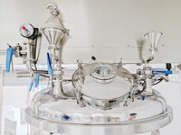 Mélangeur sous vide personnalisable 1000L pour crèmes cosmétiques jour et nuit, équipement de fabrication de dentifrice et d'onguents à levage hydraulique