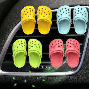 Nuevo par de zapatillas pequeñas, zapatos con decoración de Perfume para <span class=keywords><strong>coche</strong></span>, Clip personalizado para salpicadero, aire acondicionado, decoración de salida - Product Image 2