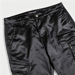 Pantalon cargo skinny personnalisé en denim ciré, aspect cuir, coupe ajustée, avec empiècements, style techwear, vente en gros - Product Image 6