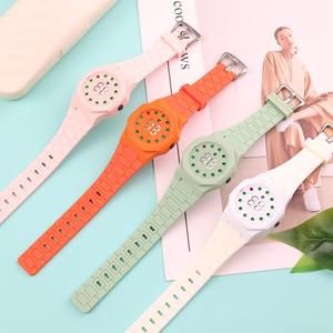 Nouvelle montre numérique à LED avec cadran à chaîne, design simple et élégant, pour collégiens, boîtier lumineux en plastique ajouré - Product Image 2