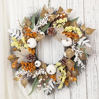 Guirlande artificielle d'automne pour Thanksgiving avec citrouille blanche, pomme de pin, feuille d'érable et baies pour la porte d'entrée, la décoration murale de la ferme et la maison