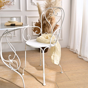 Silla de Salón INNOVA Home Accent de Estilo Nórdico con Respaldo Cruzado de Metal Blanco Envejecido y Reposabrazos Ecológicos - Product Image 2