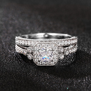 Set di Anelli in Zirconia per Coppie, Elegante Gioiello da Donna per Matrimoni e Feste Serali - Product Image 1