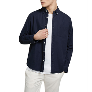 Chemise décontractée pour homme à manches longues, de poids moyen, résistante, en mélange de coton riche, avec boutons renforcés et col classique. - Product Image 2