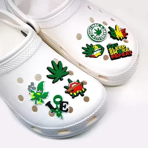 Nouvelles breloques de chaussures en PVC café créatif canette de bière décorations de chaussures accessoires de boucle de chaussure personnalisés pour enfants sandales fans cadeau souvenir