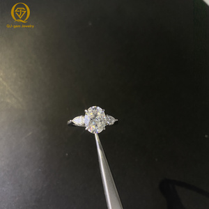 Bague de mariage classique à trois diamants, diamant de laboratoire taille ovale/poire, certificat IGI, couleur D, clarté VVS, platine, personnalisable pour cadeau - Product Image 2